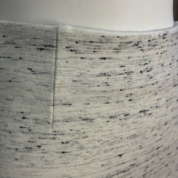 Aritzia Wilfred Pencil Skirt with Side Zippers - Picture 7 of 9